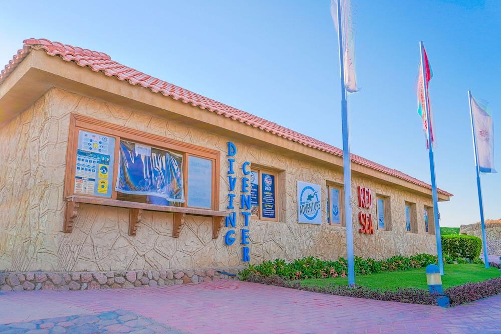 Charmillion Club Aquapark Complex 5*